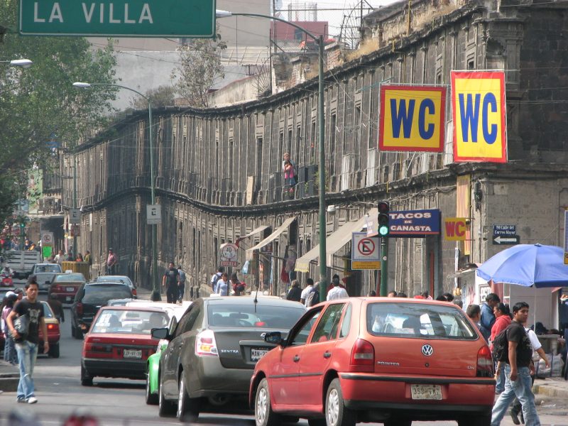 Photograph of houses in Mexico City which have settled non-uniformly.