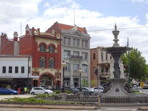 Streetscape with colonial buildings and a fountain